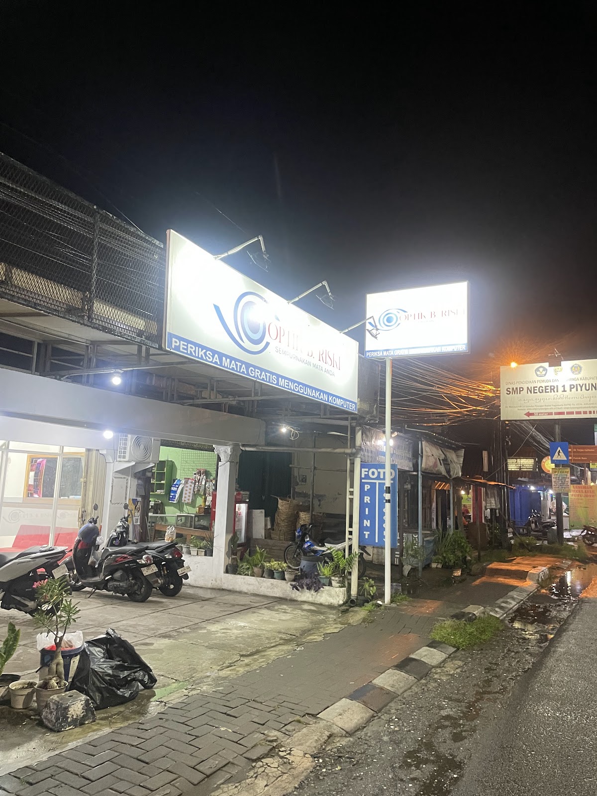 Optik B. Riski Piyungan